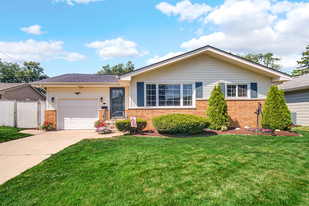 118 Minter Dr, Griffith, IN 46319 - photo 1