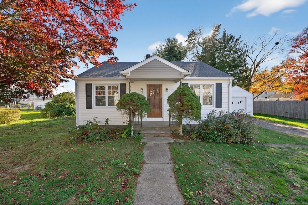 8 Quinebaug Rd, Norwich, CT 06360 - photo 1