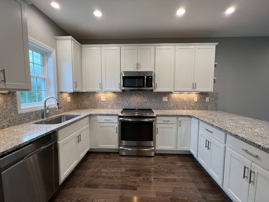 35 Ringgold St unit 207, West Hartford, CT 06119 - photo 1