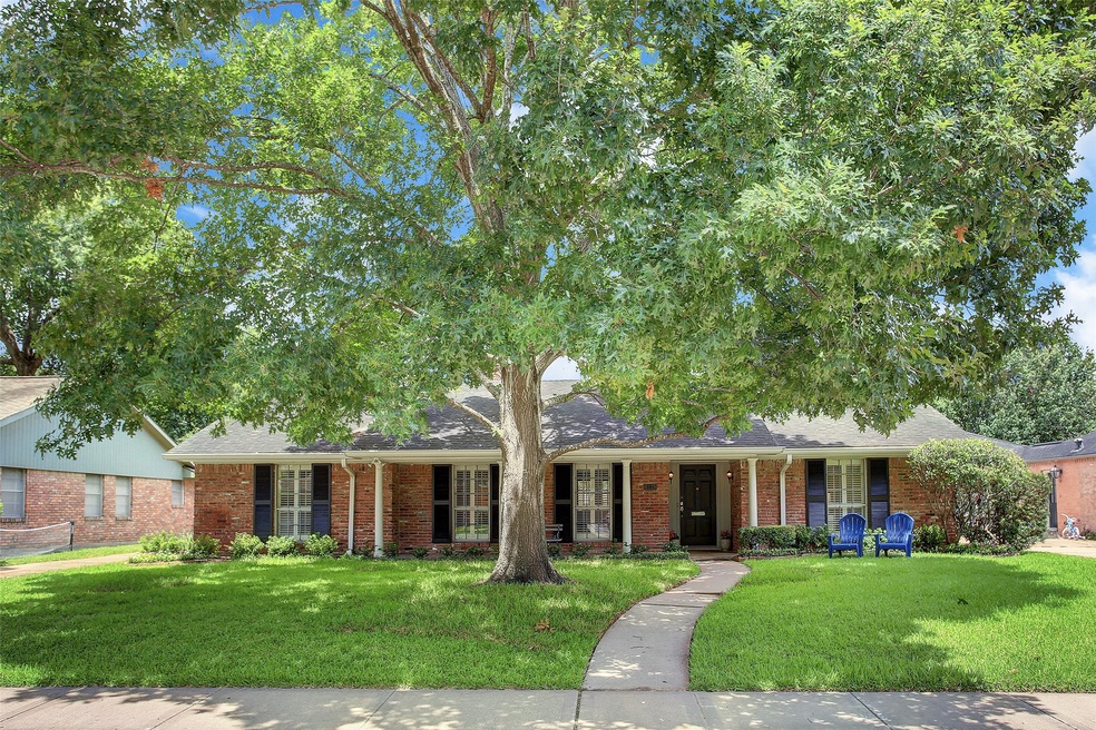6138 Chevy Chase Dr, Houston, TX 77057 - photo 1