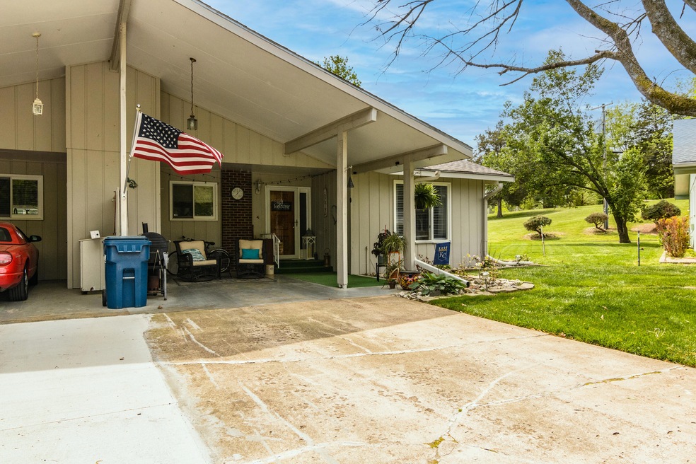 17 Oak Ct