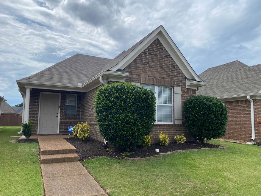View of front of property featuring a front yard