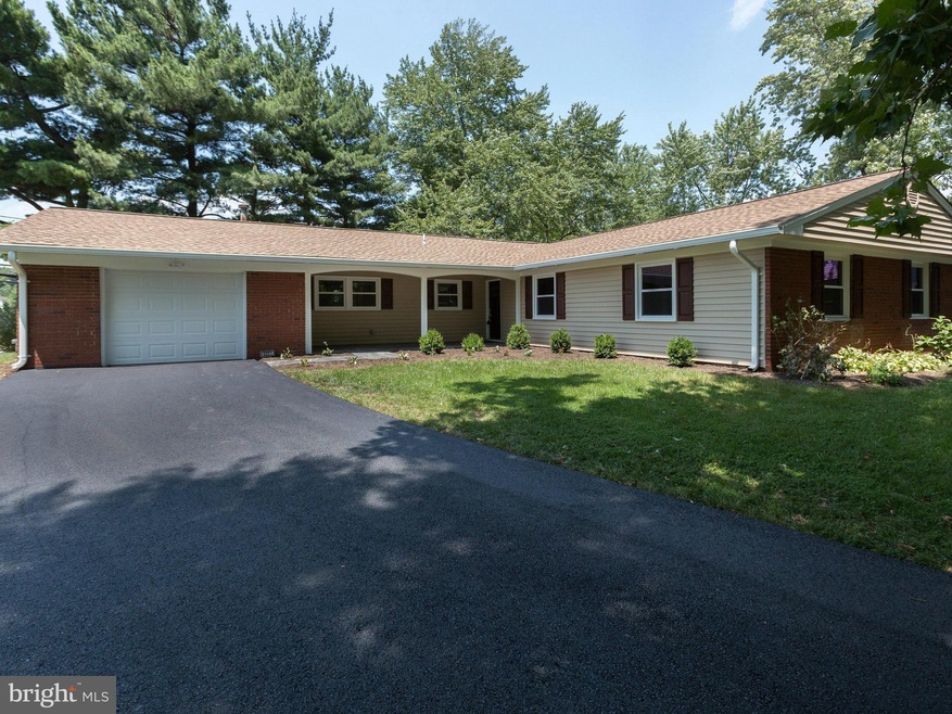 4201 Pinefield Ct, Fairfax, VA 22033 - photo 1