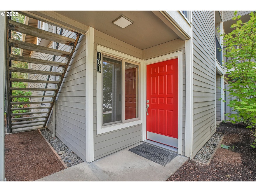 86 SW Kingsgate unit F101, Lakeoswego, OR 97035 - photo 1