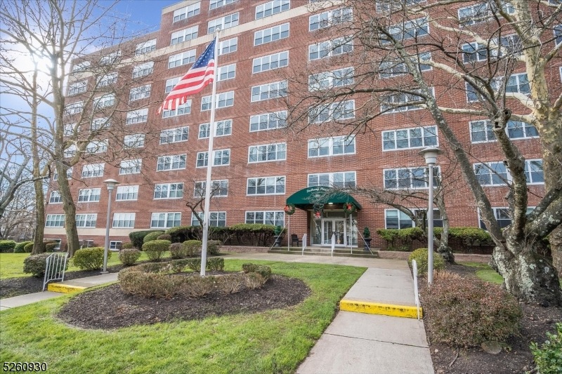 Parkway House unit 4B, Glen Ridge, NJ 07028 - photo 1