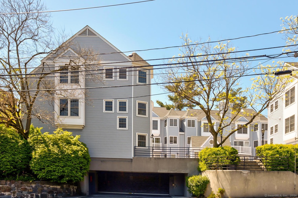 118 Grove St unit 4, Stamford, CT 06901 - photo 1