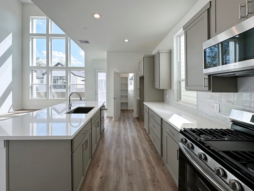 1105 Highland Ranch Ln, Houston, TX 77091 - photo 1