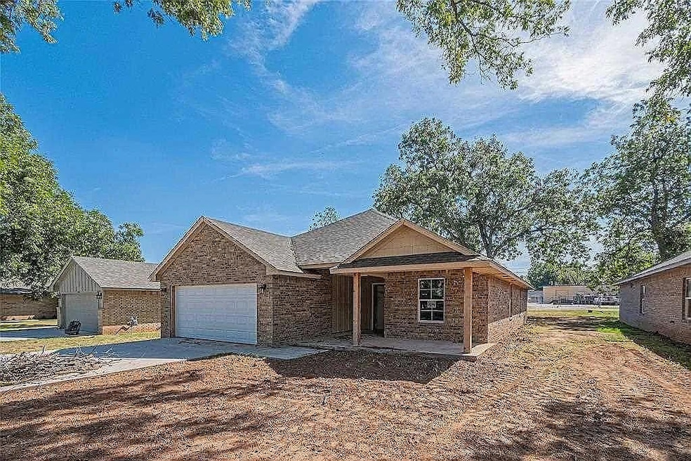 412 Grove St, Perry, OK 73077 - photo 1