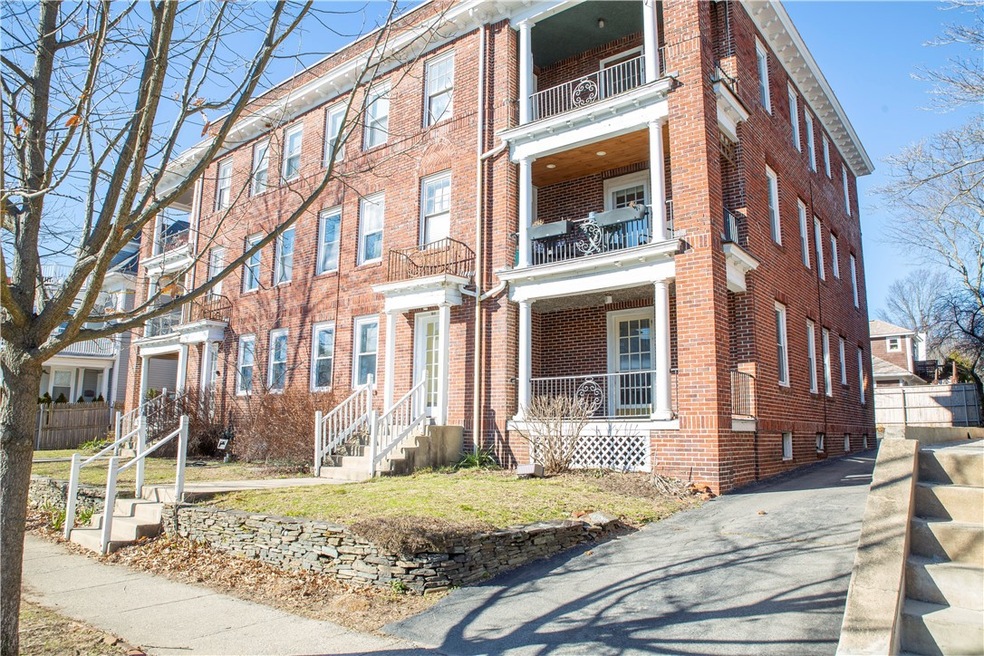 154 Irving Ave unit 1C, Providence, RI 02906 - photo 1