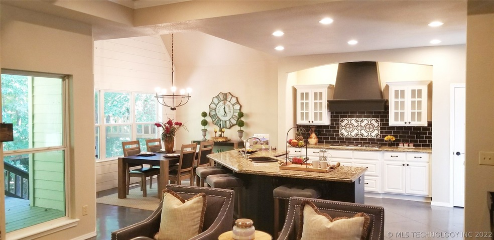 Gorgeous open family room, kitchen, dining area! L