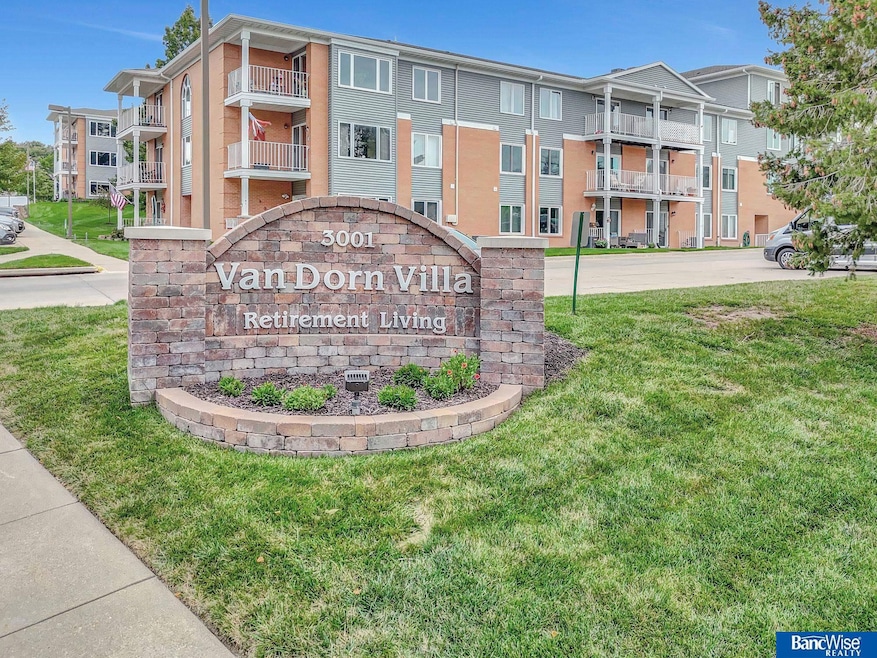 3001 S 51 Street Ct unit 472, Lincoln, NE 68506 - photo 1