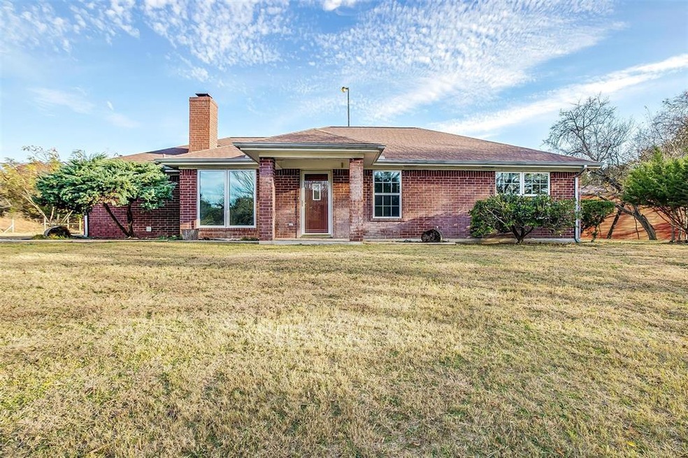 890 Azle Hwy, Weatherford, TX 76085 - photo 1