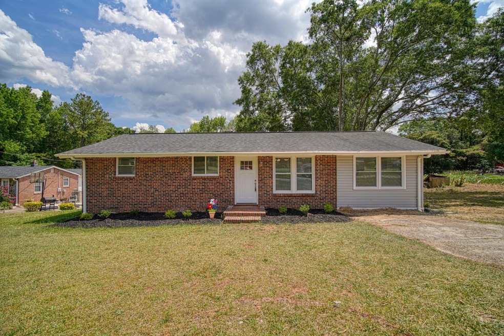118 Poteat St, Moore, SC 29369 - photo 1