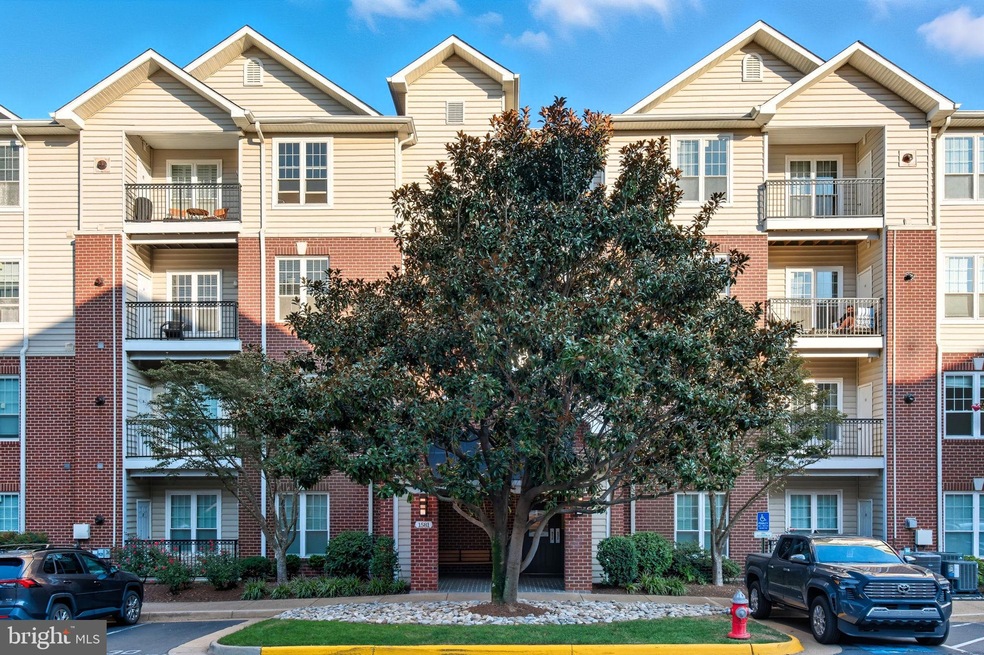 The Gates Of McLean unit 5203, McLean, VA 22102 - photo 1