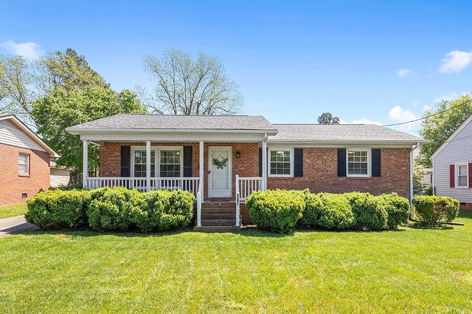 207 E Fairview Dr, Oxford, NC 27565 - photo 1