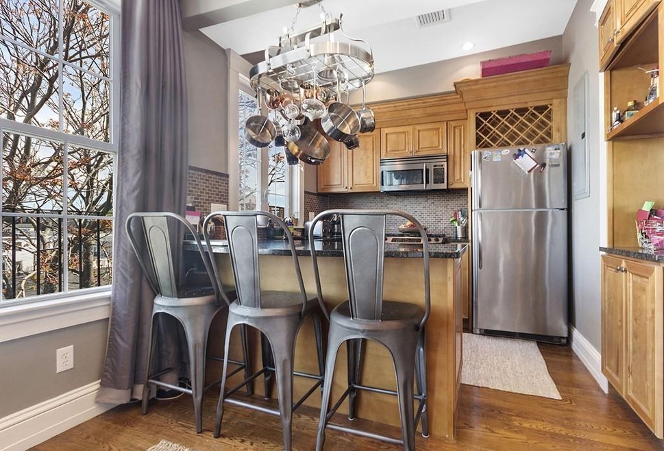 514 E 3rd St unit 3, Boston, MA 02127 - photo 1