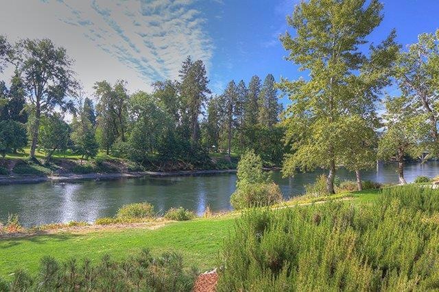 425 SE M St, Grants Pass, OR 97526 - photo 1