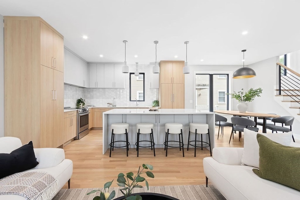 354 Linwood Ave unit 1, Newton, MA 02460 - photo 1