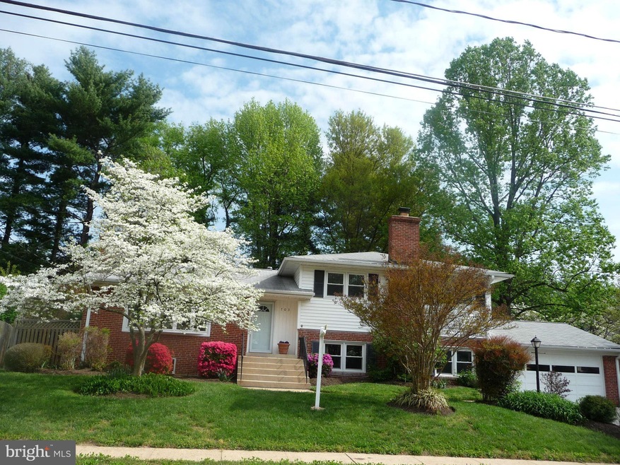 703 Skyline Ct NE, Vienna, VA 22180 - photo 1