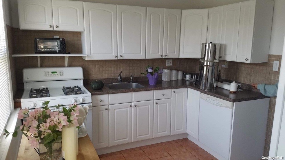 251-23 71st Rd unit Upper, Jamaica, NY 11426 - photo 1