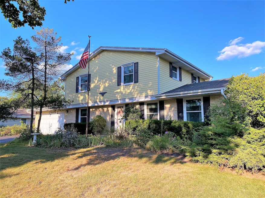 2317 Misty Ln, Waukesha, WI 53186 - photo 1