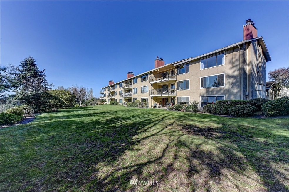 500 Paradise Ln unit 300, Edmonds, WA 98020 - photo 1