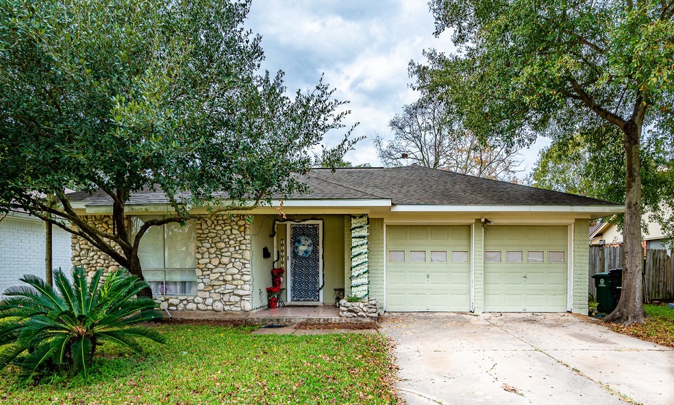 10219 Kirkhill Dr, Houston, TX 77089 - photo 1