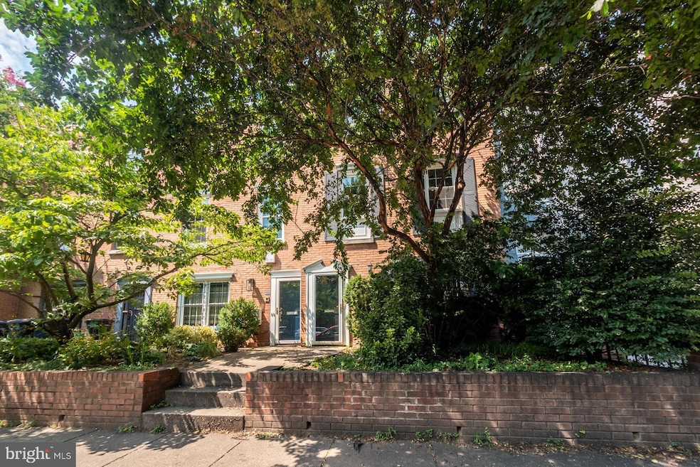 Sold $932,000 • Co-Listing Agent