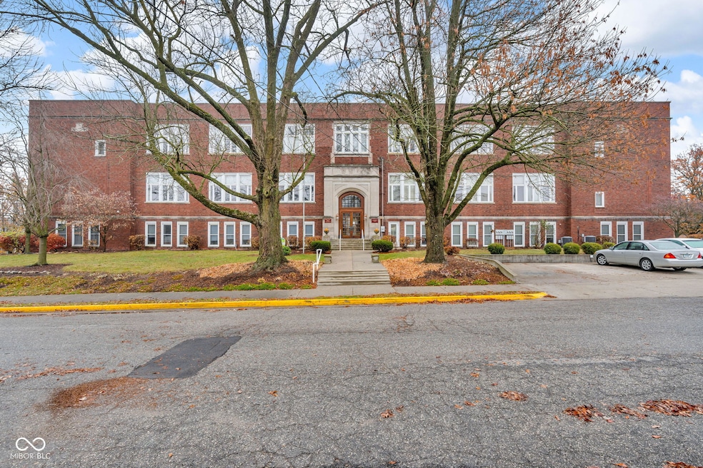 111 S Spring St unit G6, Greencastle, IN 46135 - photo 1