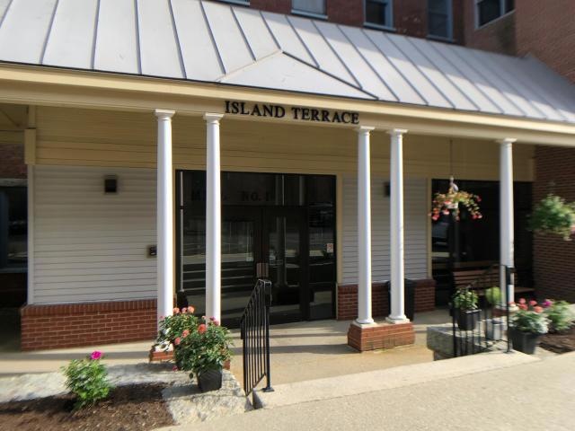 Island Terrace unit 327, Saco, ME 04072 - photo 1