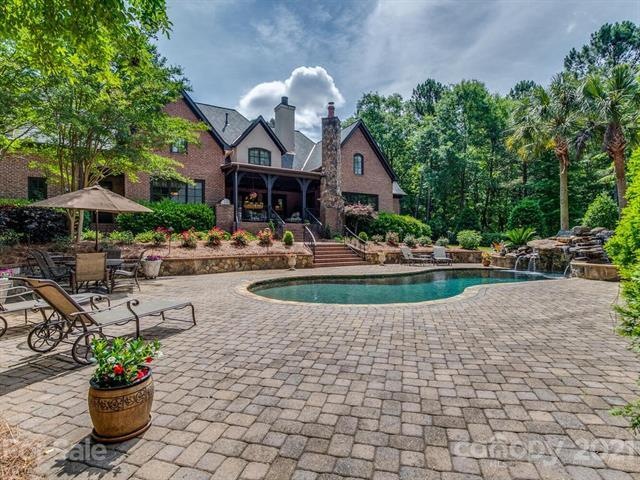 Pool-back of house