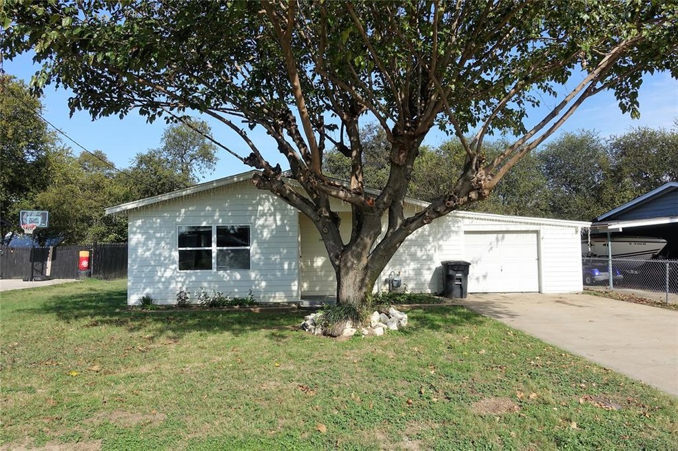 1714 Redwood Dr, Cleburne, TX 76033 - photo 1