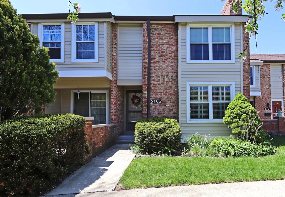 3-level updated condo