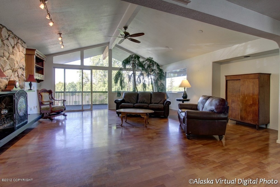 Living Room w/Vaulted Ceiling