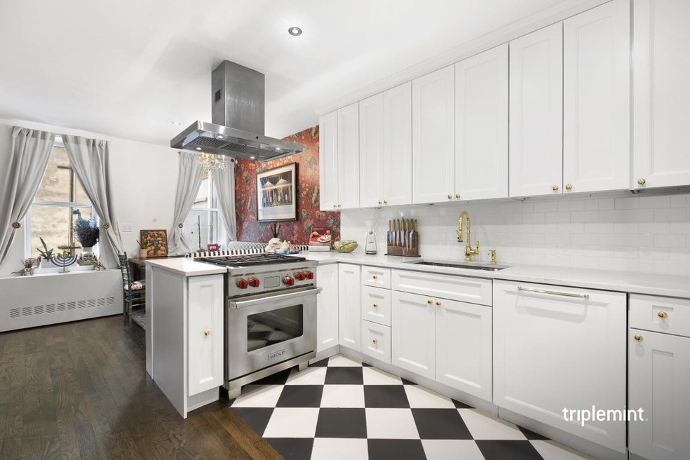 Sold $1,580,000 • Co-Listing Agent