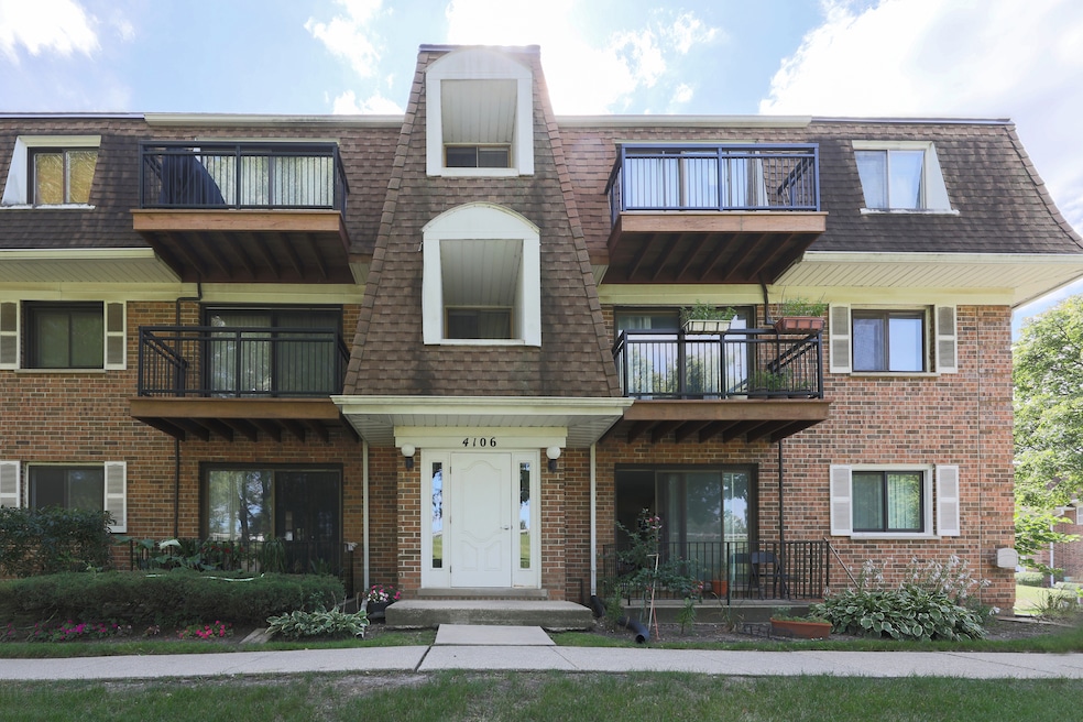 4106 Cove Ln unit A, Glenview, IL 60025 - photo 1