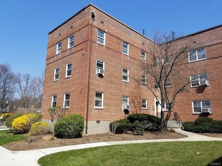 Tappan Manour Condominium unit T7, Tarrytown, NY 10591 - photo 1