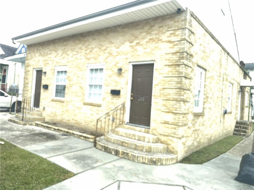 532 Tupelo St, New Orleans, LA 70117 - photo 1