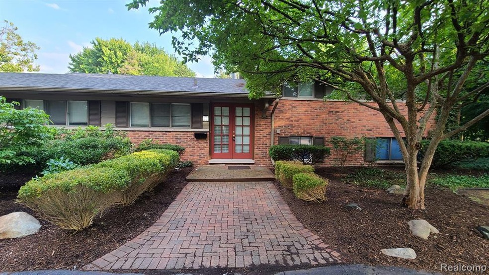 3449 W Maple Rd, Bloomfield Hills, MI 48301 - photo 1