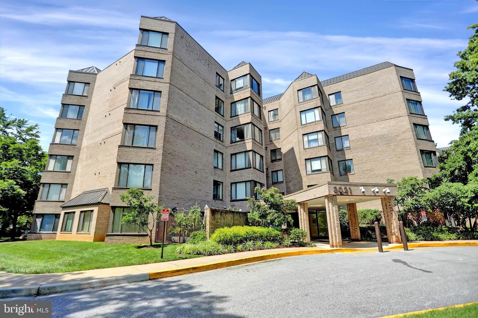 Towers Condominiums unit 606B, Baltimore, MD 21209 - photo 1