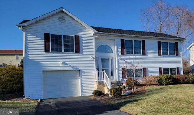 384 Universe Dr, Martinsburg, WV 25404 - photo 1