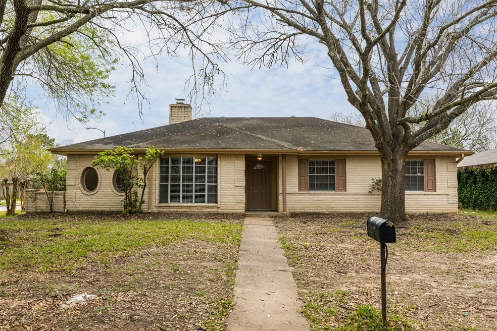 16903 Hibiscus Ln, Friendswood, TX 77546 - photo 1