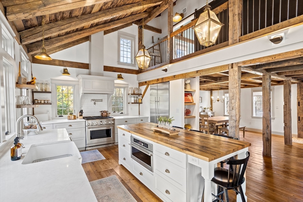 Sold $1,025,000 • Co-Listing Agent