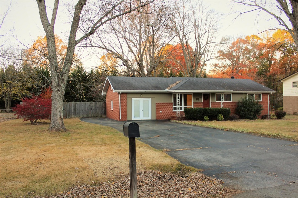 903 Sycamore Dr, Manchester, TN 37355 - photo 1