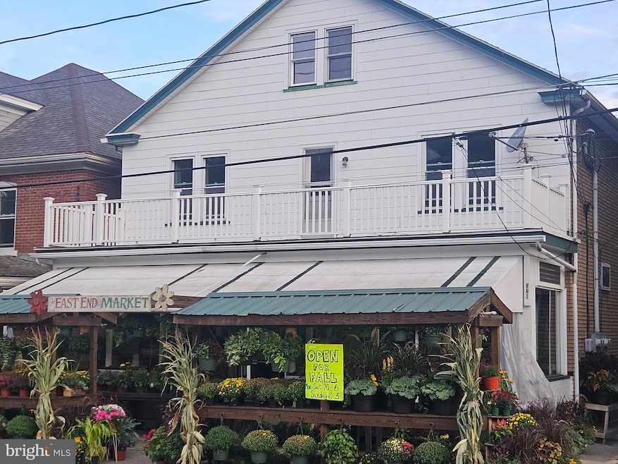 521 E Broad St unit 2, Tamaqua, PA 18252 - photo 1