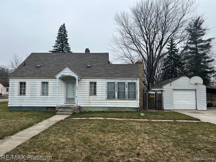 1026 W Decamp St, Flint, MI 48507 - photo 1