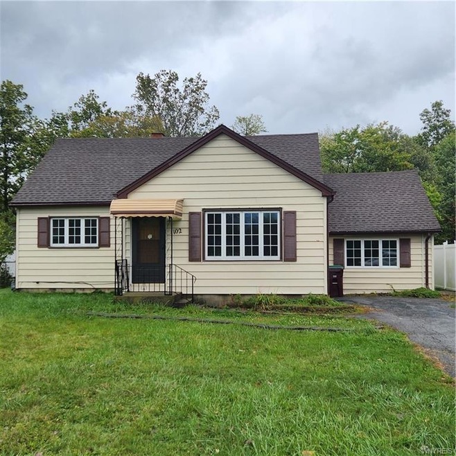 102 Iroquois Dr, Orchard Park, NY 14127 MLS B1503526