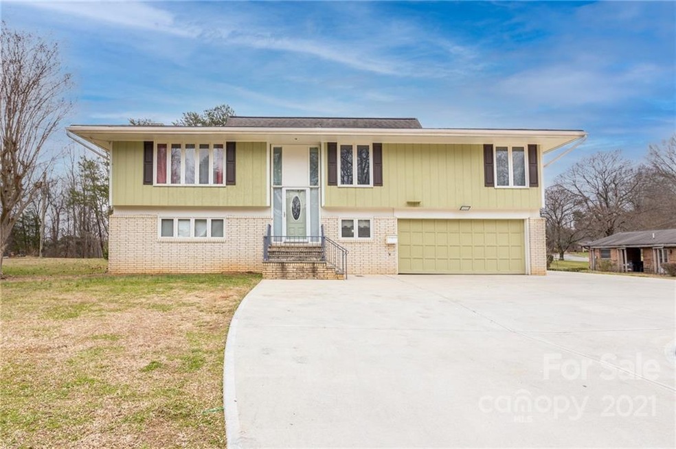 706 Springdale Rd, Statesville, NC 28677 - photo 1