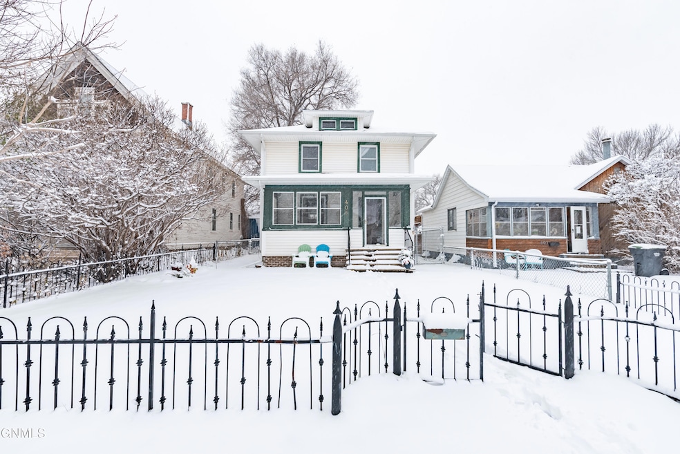 405 1st Ave NW, Mandan, ND 58554 - photo 1