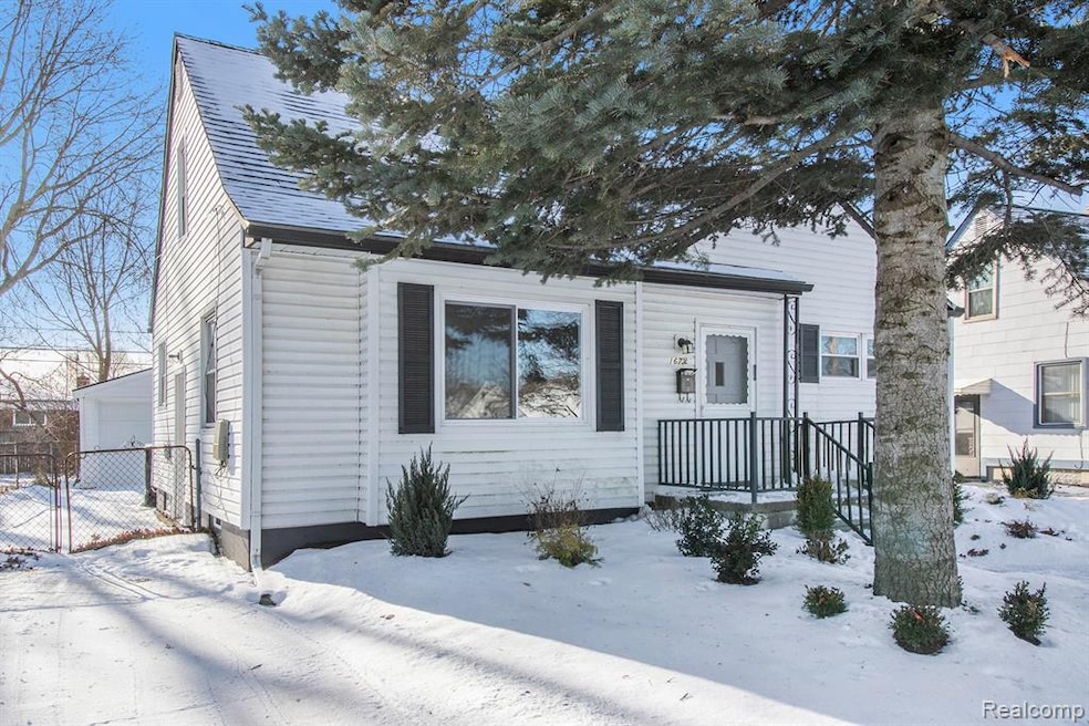 16702 Sarmorr St, Roseville, MI 48066 - photo 1